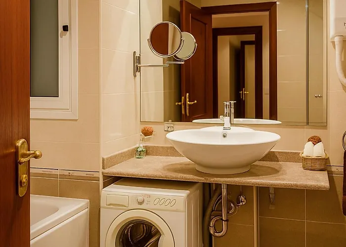 Modern In Near Lift - Parking